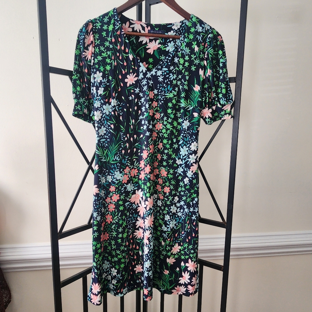 Tommy Hilfiger Women's Sz 4 Simple Garden V Neck A Line Dress Floral Stretchy